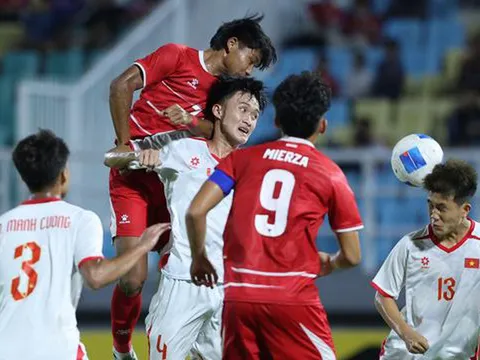 Cú ngã của U17 Indonesia và Malaysia cảnh tỉnh bóng đá Việt Nam