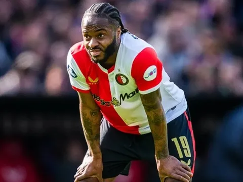Sterling sắp chia tay Feyenoord sau nửa năm gây thất vọng