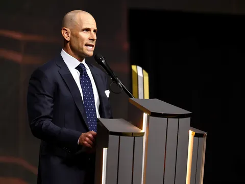 Giám đốc UFC khẳng định tiếp tục sử dụng AI trong sản xuất nội dung: 'Nó chẳng khác gì việc dùng phông xanh'