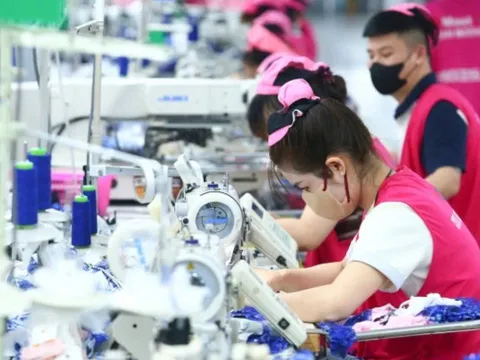 Tin mới: Đề xuất giảm tuổi hưu lao động sản xuất, đồng thời tăng lương tối thiểu vùng