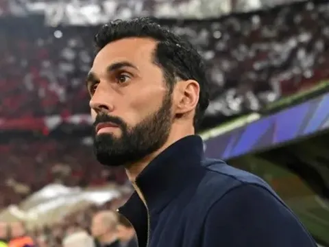 HLV Arbeloa bênh vực dàn sao Real Madrid trước bão dư luận