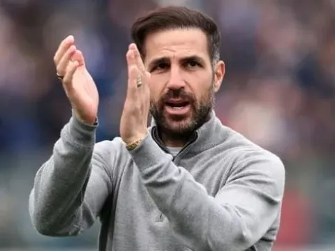 Como chốt tương lai Fabregas trước tin đồn dẫn dắt Chelsea