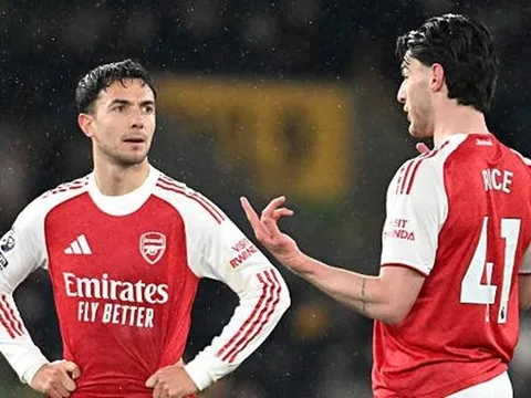 Nghịch lý hàng tiền vệ đang kìm hãm tham vọng của Arsenal