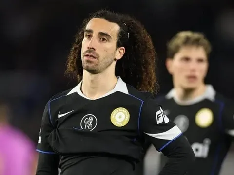 Giới chủ và Rosenior đang đẩy Chelsea vào ngõ cụt