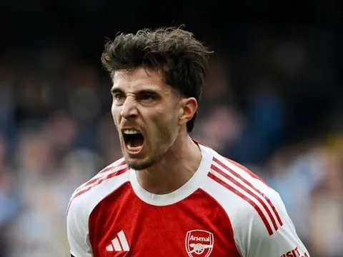 Cú sẩy chân của Chelsea vô tình gài bẫy Man City chặng cuối