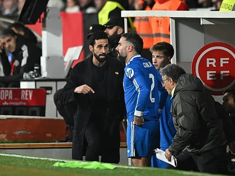 Sự tàn nhẫn của Arbeloa đe dọa vé dự World Cup của Carvajal