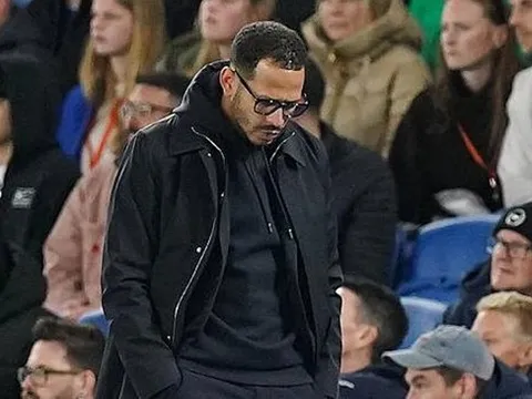 Romano xác nhận Chelsea họp khẩn chốt tương lai HLV Rosenior