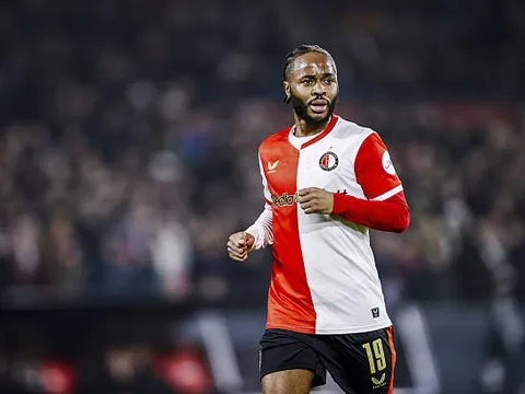 Gây thất vọng, Sterling bị CĐV đội nhà mỉa mai