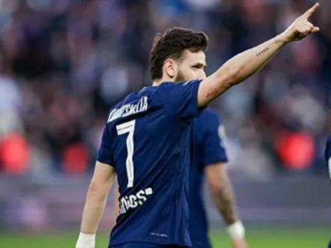 Kvaratskhelia lập cú đúp, PSG tiến sát ngôi vương Ligue 1