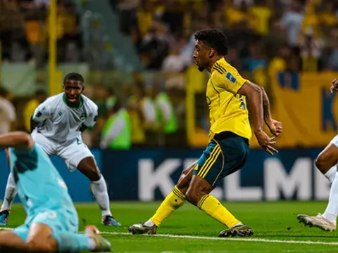 Ronaldo im lặng, Coman rực sáng đưa Al Nassr vào chung kết