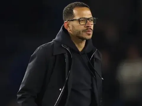 Dàn sao Chelsea phẫn nộ vì Rosenior bỏ rơi Josh Acheampong