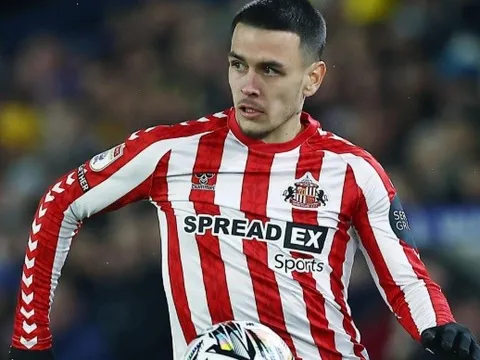 Liverpool và Aston Villa đại chiến vì tiền vệ Enzo Le Fee