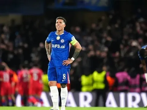 Thói ích kỷ của sao Chelsea biến Rosenior thành vật tế thần