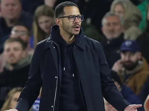 Chelsea sa thải Liam Rosenior và đối mặt án đền bù 24 triệu bảng