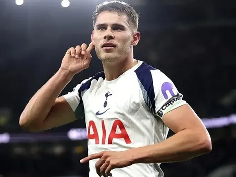 Micky van de Ven "bật đèn xanh" cho Liverpool, gieo sầu cho MU