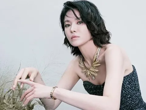 Bí quyết giữ da “không tuổi” của Song Hye Kyo: Đơn giản nhưng duy trì kỷ luật