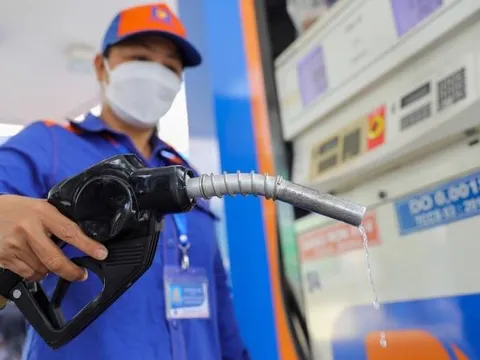 Giá xăng hôm nay giảm về dưới 23.000 đồng/lít: Diễn biến mới nhất khiến người dân bất ngờ