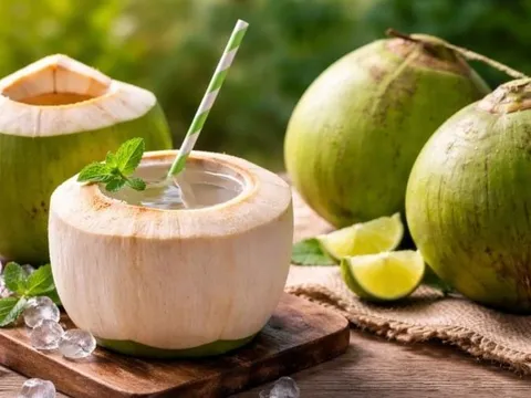Nước dừa giàu dinh dưỡng nhưng 5 trường hợp này nên hạn chế