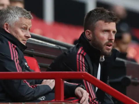 Carrick lên tiếng về việc bị coi là bản sao của Solskjaer