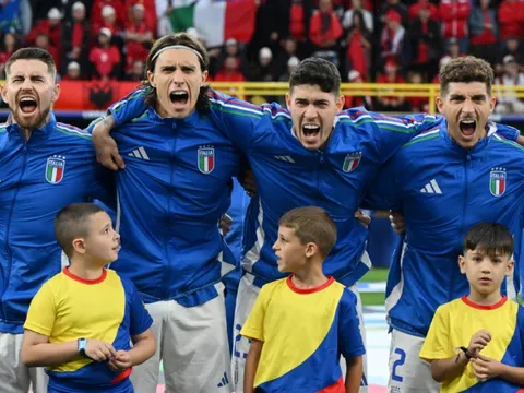 Người Ý không cần đường tắt để đến World Cup