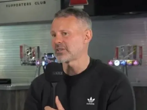 Giggs khen Adam Wharton trông giống một cầu thủ MU