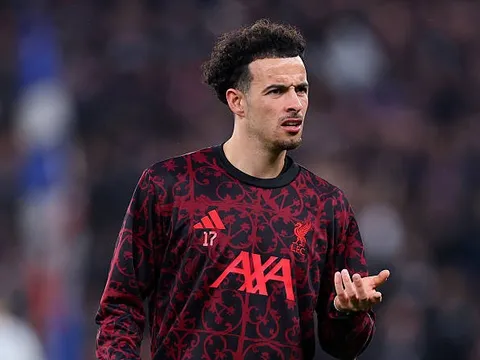 Curtis Jones và nguy cơ bật bãi khỏi Liverpool