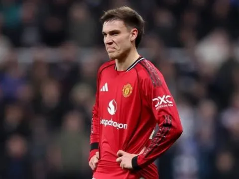 Thua Leeds, Sir Jim Ratcliffe ra lệnh bán đứt Ugarte