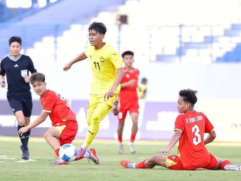 HLV tiết lộ U17 Malaysia chấp 1-2 tuổi khi đấu U17 Việt Nam