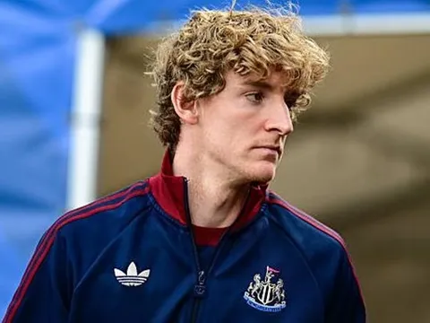 Newcastle mất Anthony Gordon ở trận gặp Arsenal