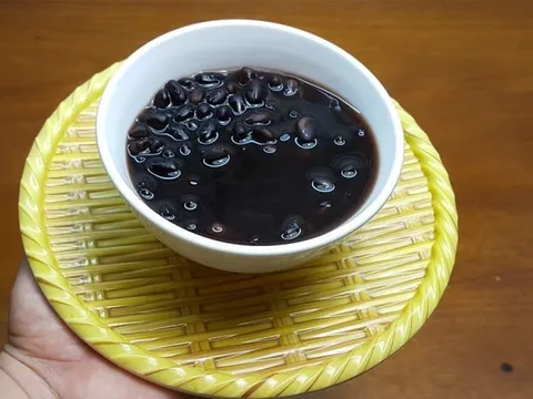 5 người uống nước đậu đen mỡ bụng xẹp đi trông thấy