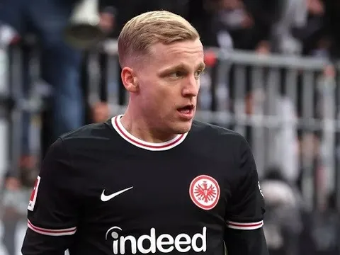 M.U ngăn Van de Beek ở lại Premier League