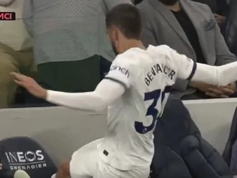 Bị rút ra nghỉ, Bentancur hành động điên rồ khiến đồng đội thất kinh