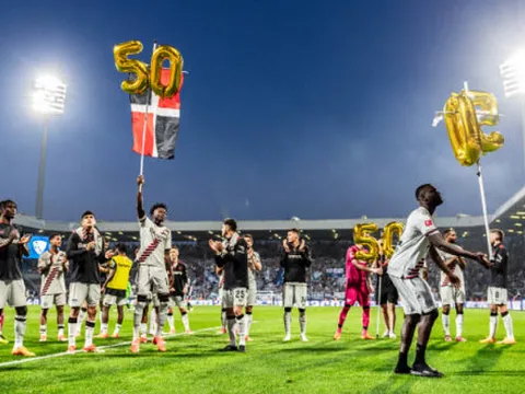 Hùm xám thắng dễ; Leverkusen cán mốc 50 trận bất bại