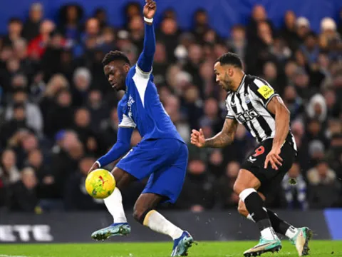 Màn trình diễn thảm họa của Badiashile