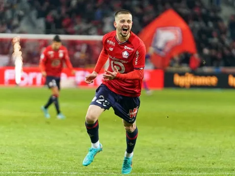 Juve 'tranh hàng' của Arsenal