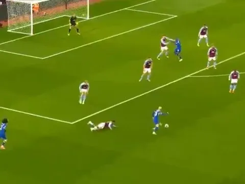 Xấu hổ quá Mudryk