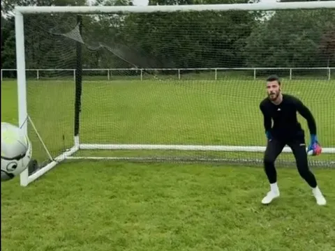 De Gea nhớ nghề, trổ tài bay lượn
