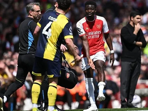 Saka tóe máu, vì sao VAR không can thiệp?