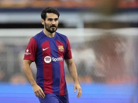 Pha bỏ lỡ khó tin của Ilkay Gundogan
