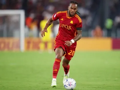 7 tiền vệ mà Barca có thể ký vào tháng Một