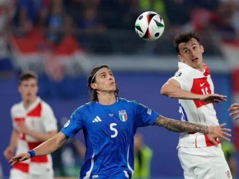 Neville chỉ ra 3 sự thay đổi Tam Sư cần làm trước Slovakia