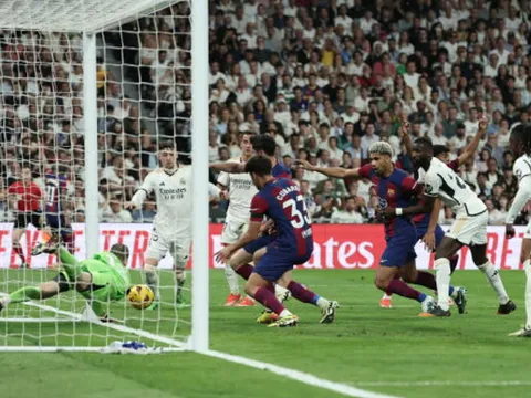 Xavi: "Thật xấu hổ khi không có công nghệ goal-line"