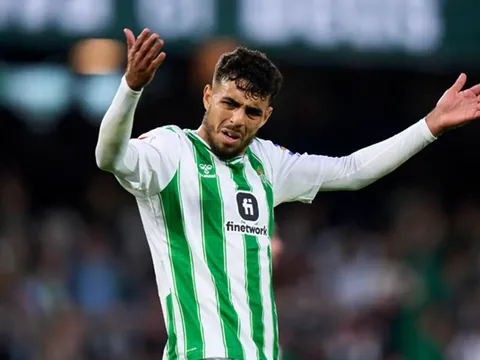 Sao trẻ Barca nhận vinh dự to lớn