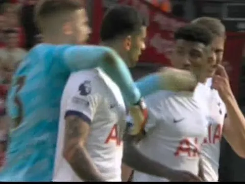 2 sao Tottenham tranh cãi nảy lửa