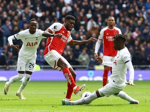 "Arsenal có hàng phòng ngự quá tốt, tôi đang thực sự bốc khói"