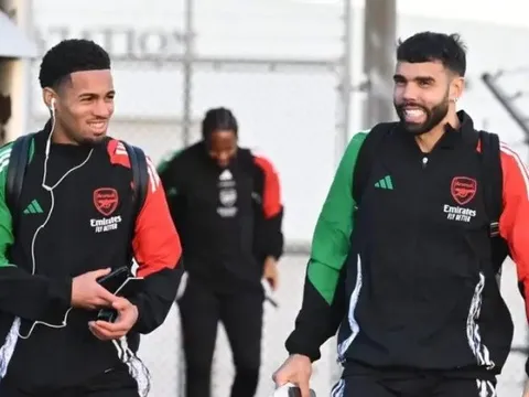 David Raya và Ethan Nwaneri có số áo mới tại Arsenal