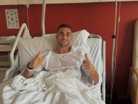 Nằm viện vì phẫu thuật, Torres vẫn không quên tiếp lửa cho Barca