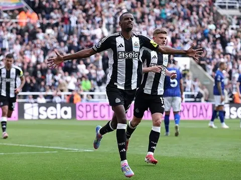 Isak hứng thú với Liverpool nhưng thương vụ vẫn bỏ ngỏ