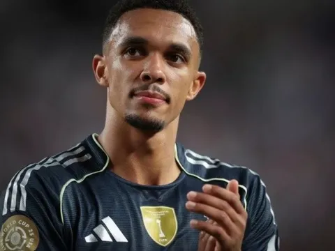 Chủ tịch Liverpool thừa nhận thất vọng khi Alexander-Arnold sang Real