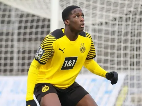 Chelsea đàm phán chiêu mộ hậu vệ Coulibaly của Dortmund